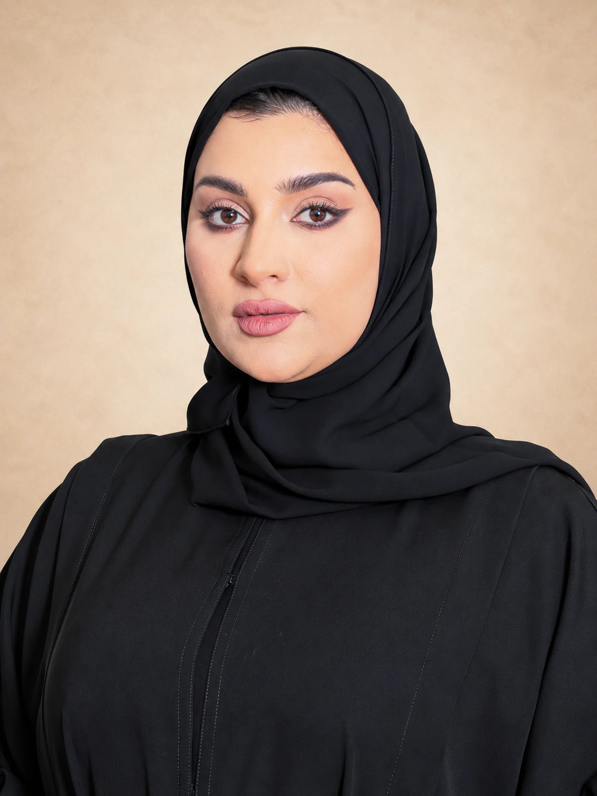 عباية سادة من قماش إنتر نت