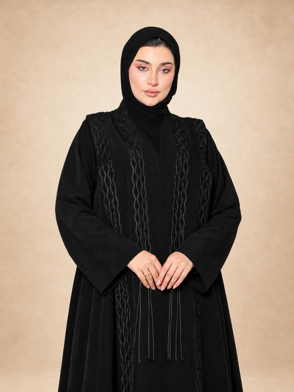 عباية مناسبات بياقة عالية