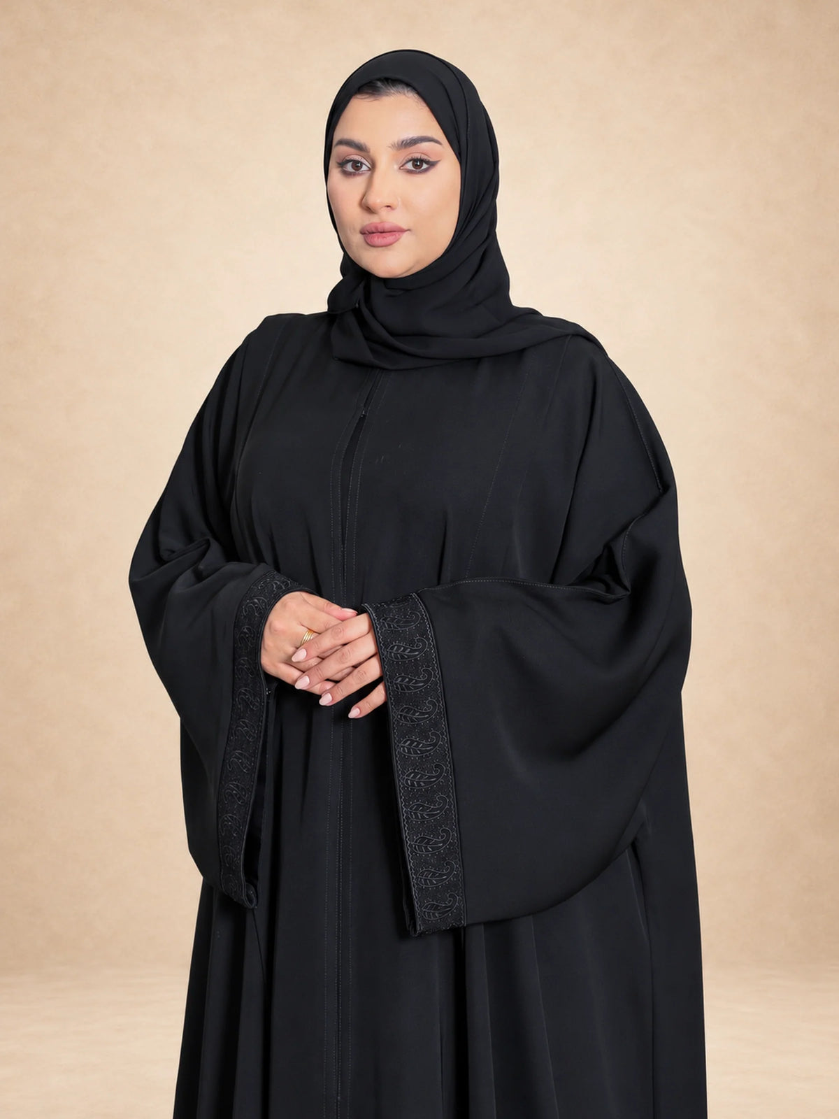 عباية سادة من قماش إنتر نت
