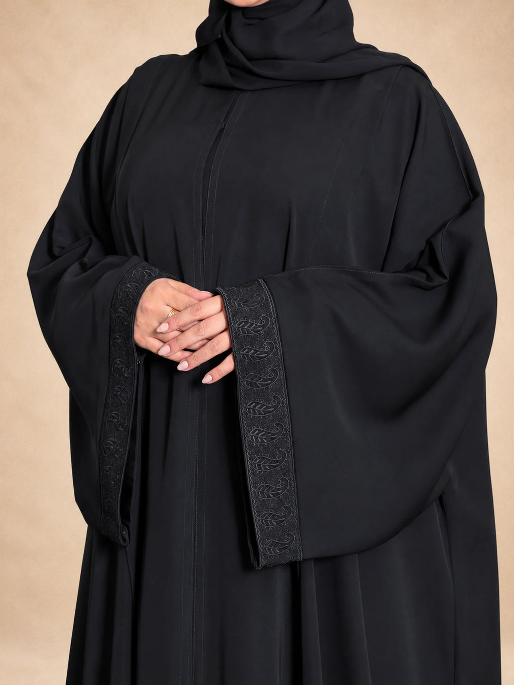 عباية سادة من قماش إنتر نت